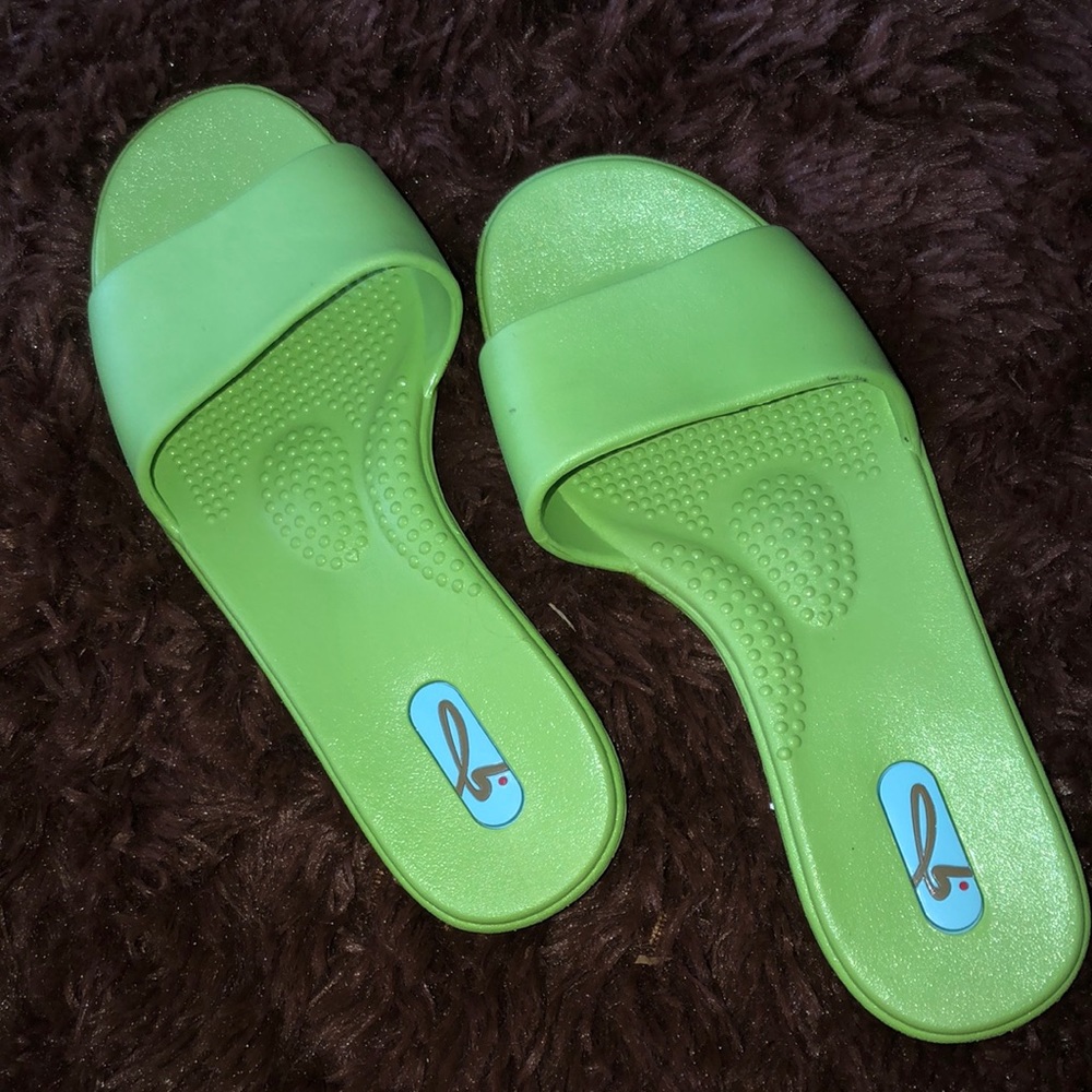 OKA BEE. Shoes that love you. Extra small